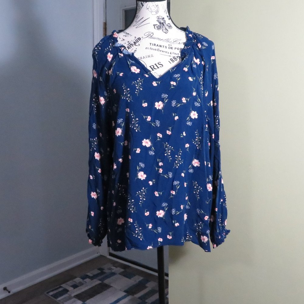 Old Navy Women`s Long Sleeve Floral Top size Large In Great Condition!